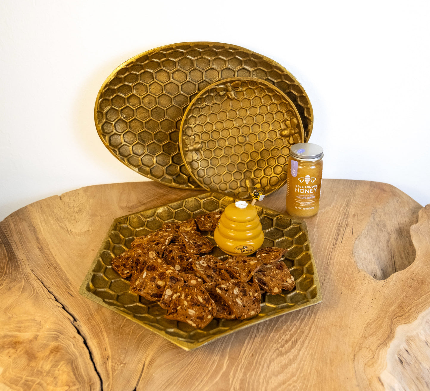 Sonoma Handcrafted Gold Honeycomb Oval Plate