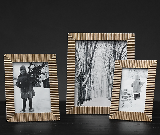 Ribbed edges photo frame